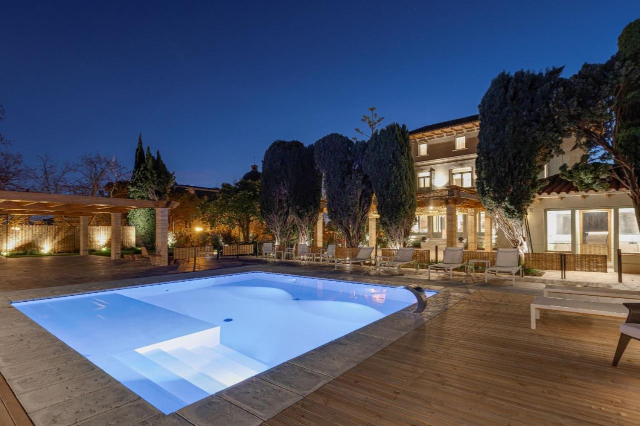 Hotel Boutique Mirlo Barcelona Exteriér fotografie The hotel's swimming pool