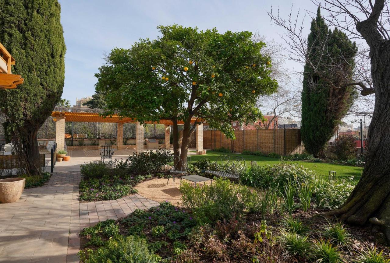 Hotel Boutique Mirlo Barcelona Exteriér fotografie The garden of the museum
